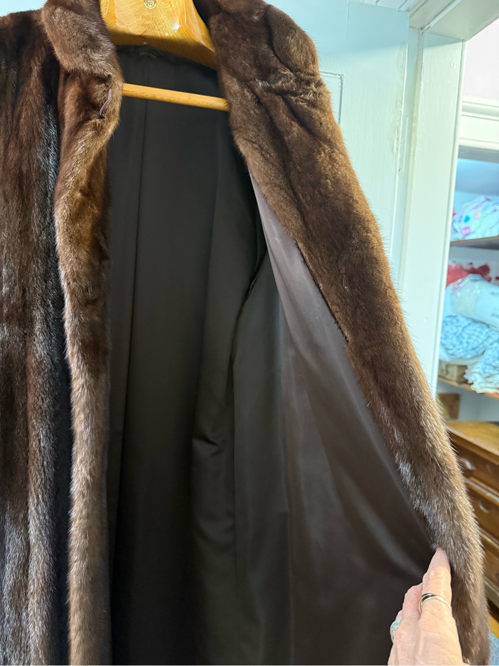 Stunning Full Length Mahogany Fur for Women - Picture 4 of 9